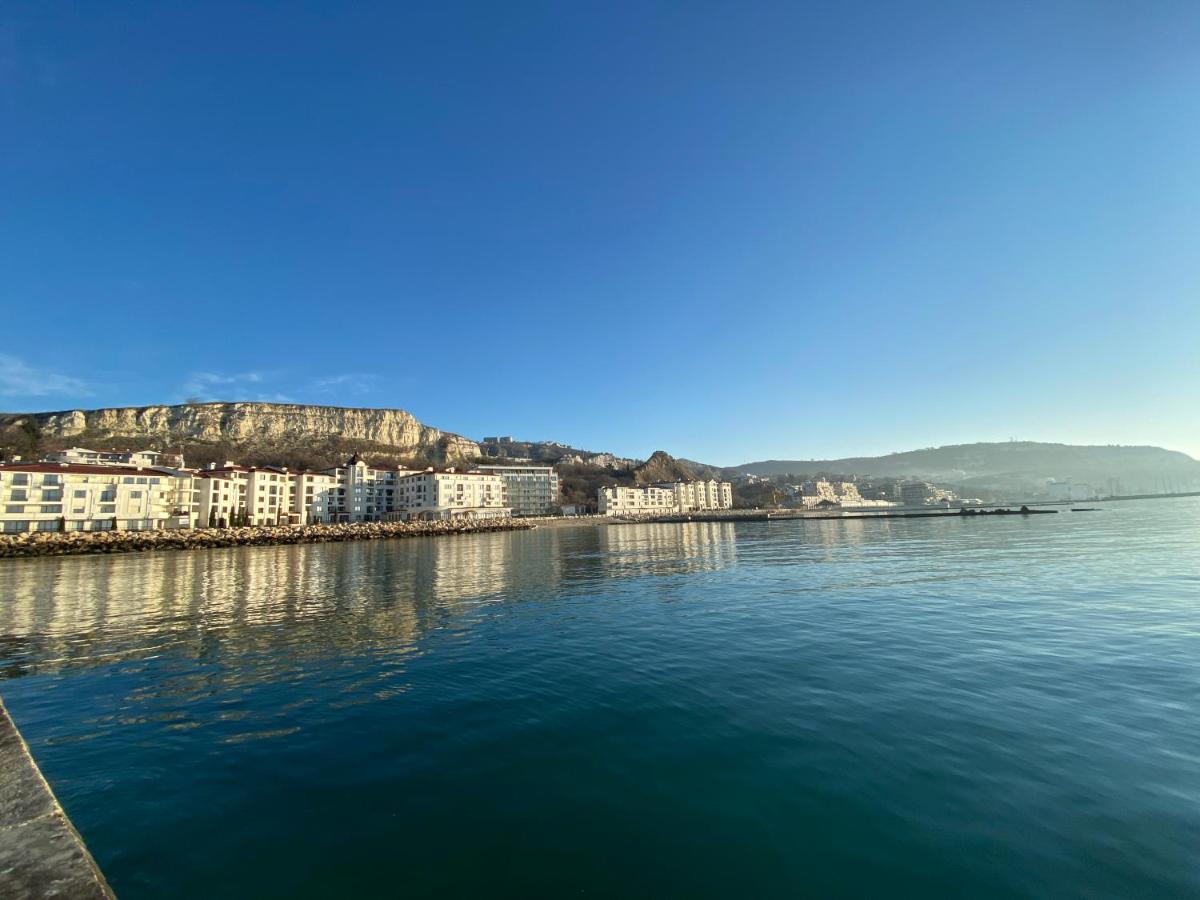 Supreme Danieli - Holiday Apartment By The Sea Baltschik Exterior foto
