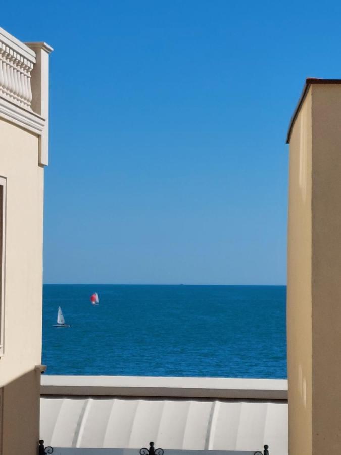 Supreme Danieli - Holiday Apartment By The Sea Baltschik Exterior foto